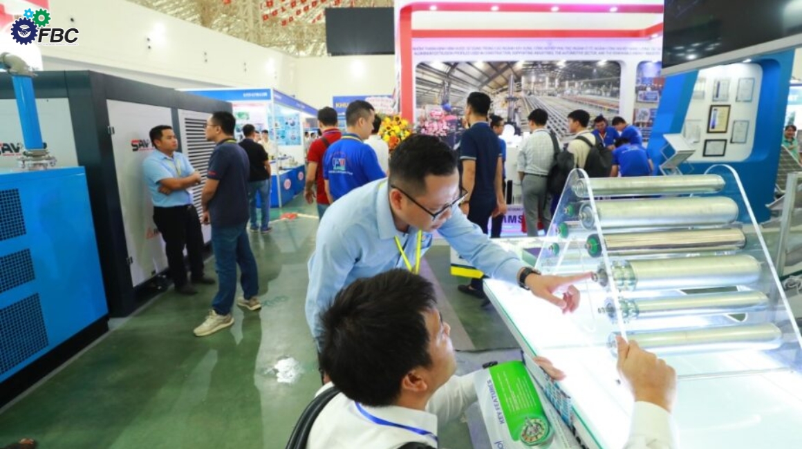 Physical B2B events facilitating face-to-face networking and lead generation